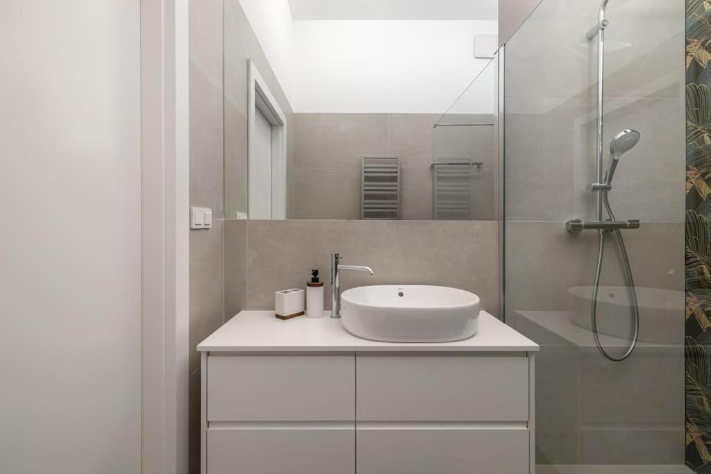 Apartment 2-bedroom With Parking Near Metro Warsaw