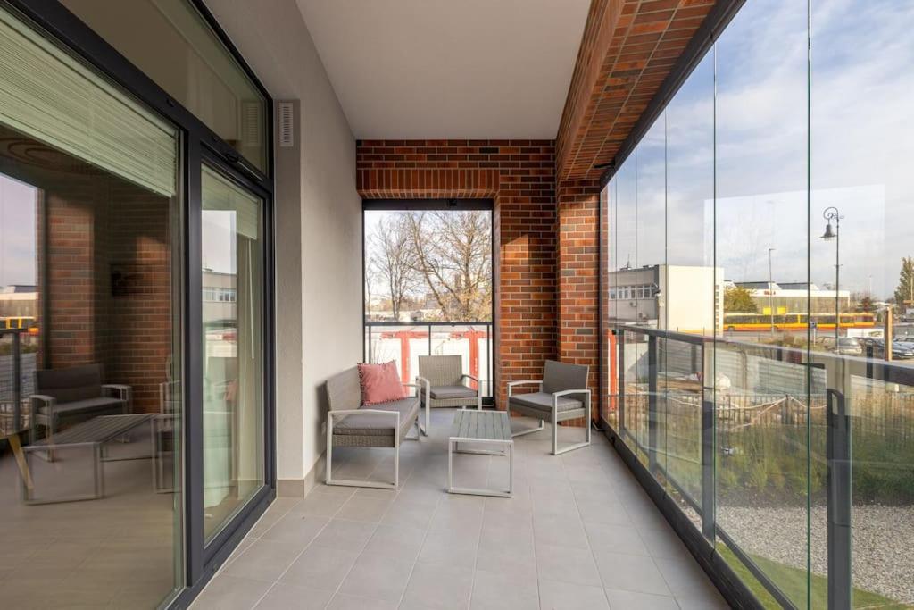 2-bedroom With Parking Near Metro Apartment *