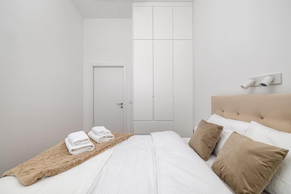 2-bedroom With Parking Near Metro Apartment