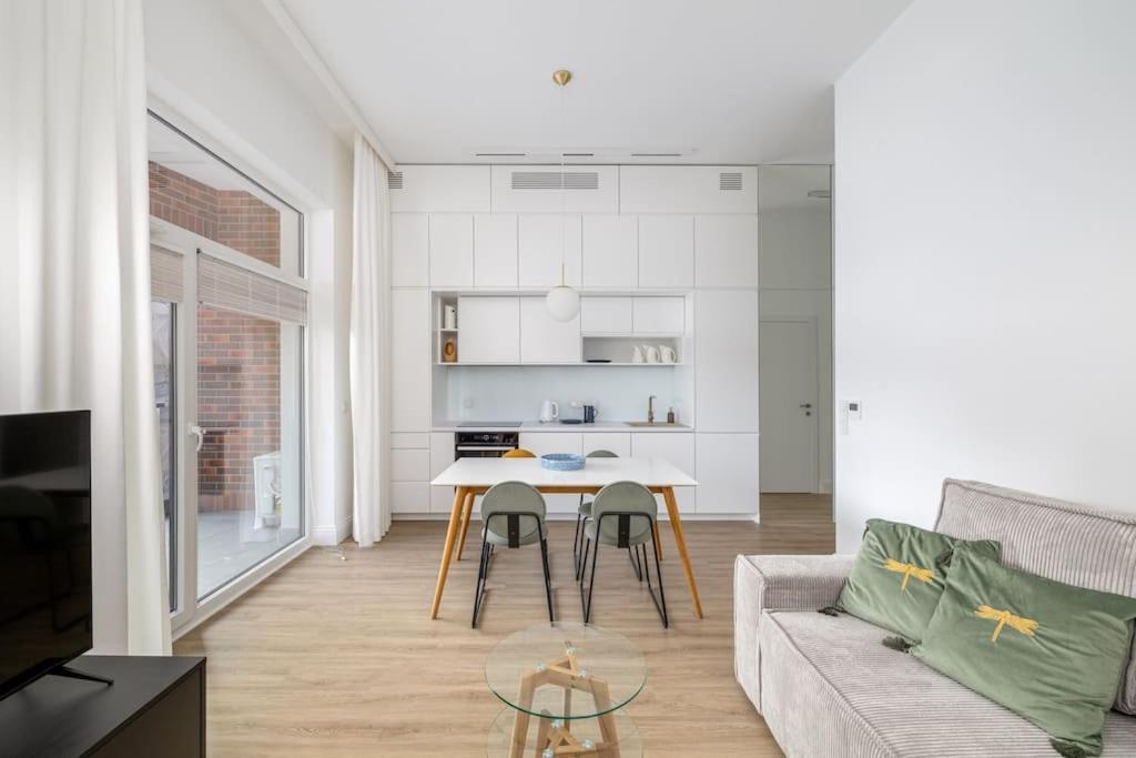 Apartment 2-bedroom With Parking Near Metro Warsaw
