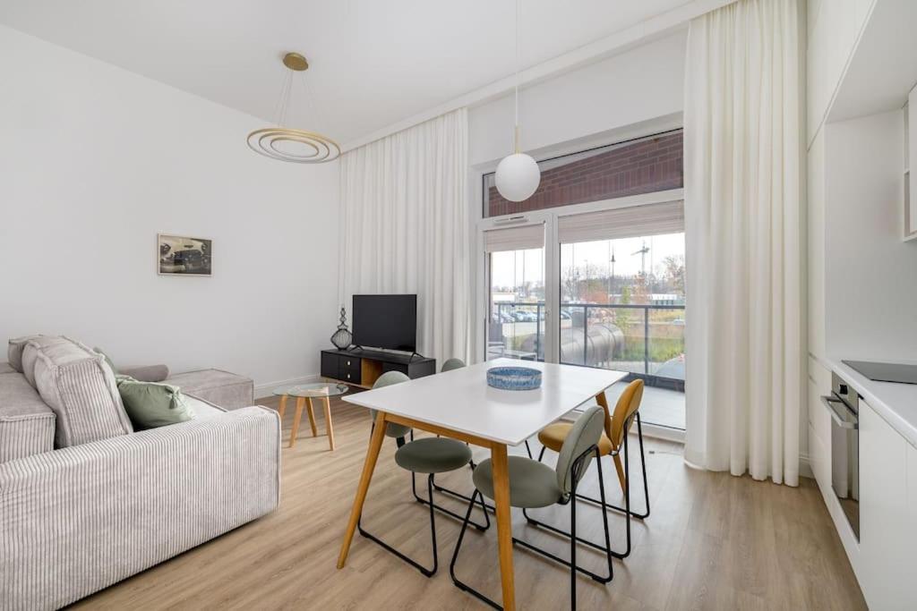 Apartment 2-bedroom With Parking Near Metro