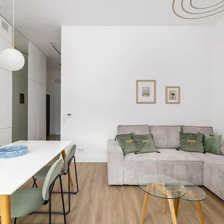 2-Bedroom Apartment With Parking Near Metro Warsaw Exterior photo