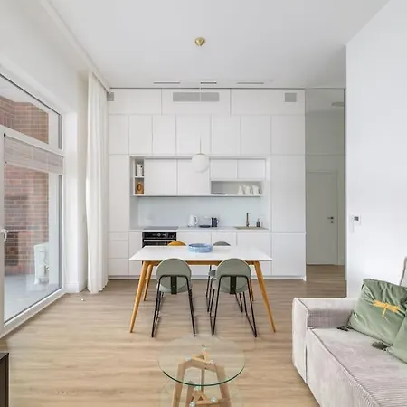 2-Bedroom Apartment With Parking Near Metro Warsaw Exterior photo